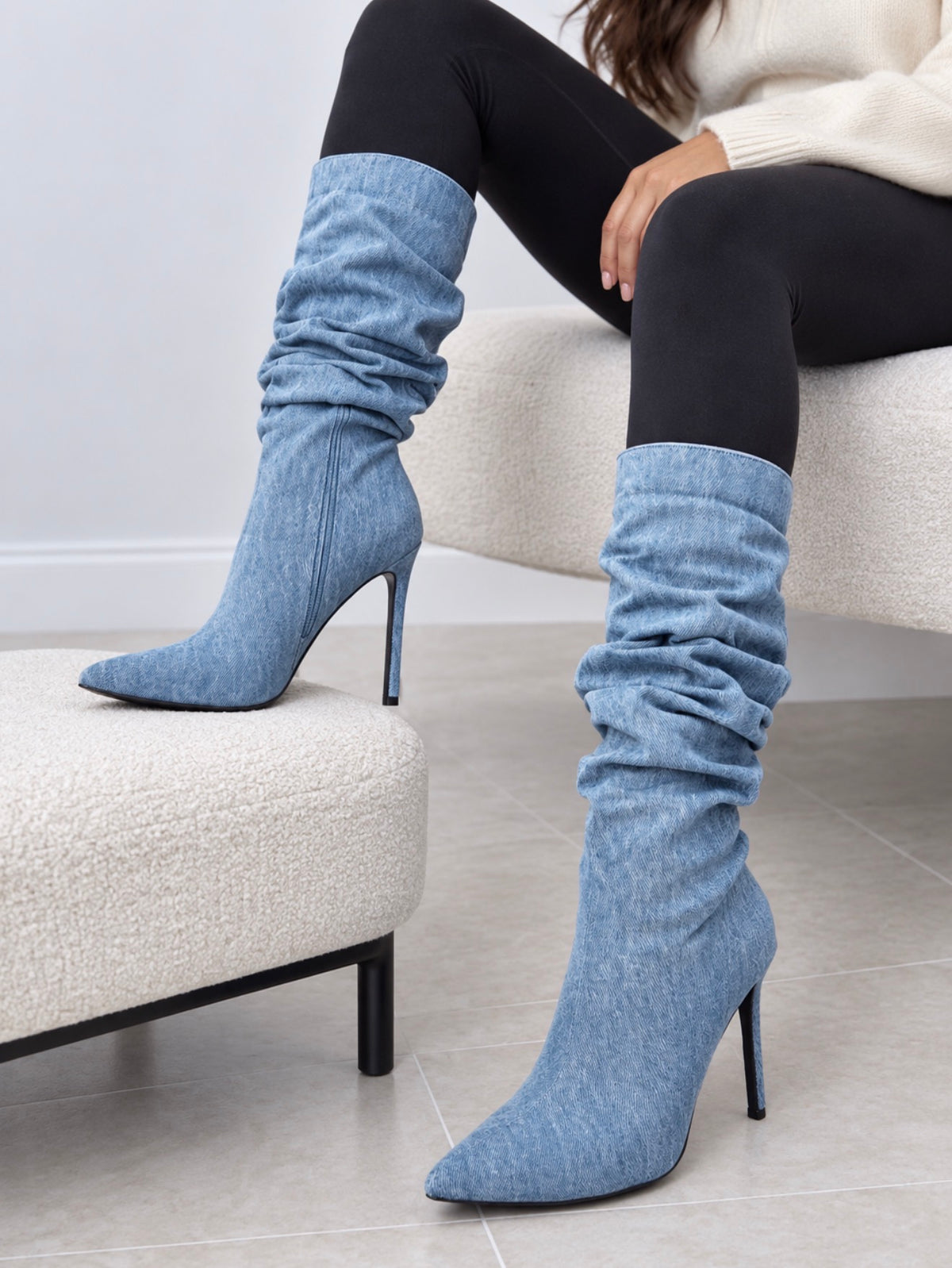 Botas Vaqueras Azul Claro Fruncidas con Tacón de Aguja