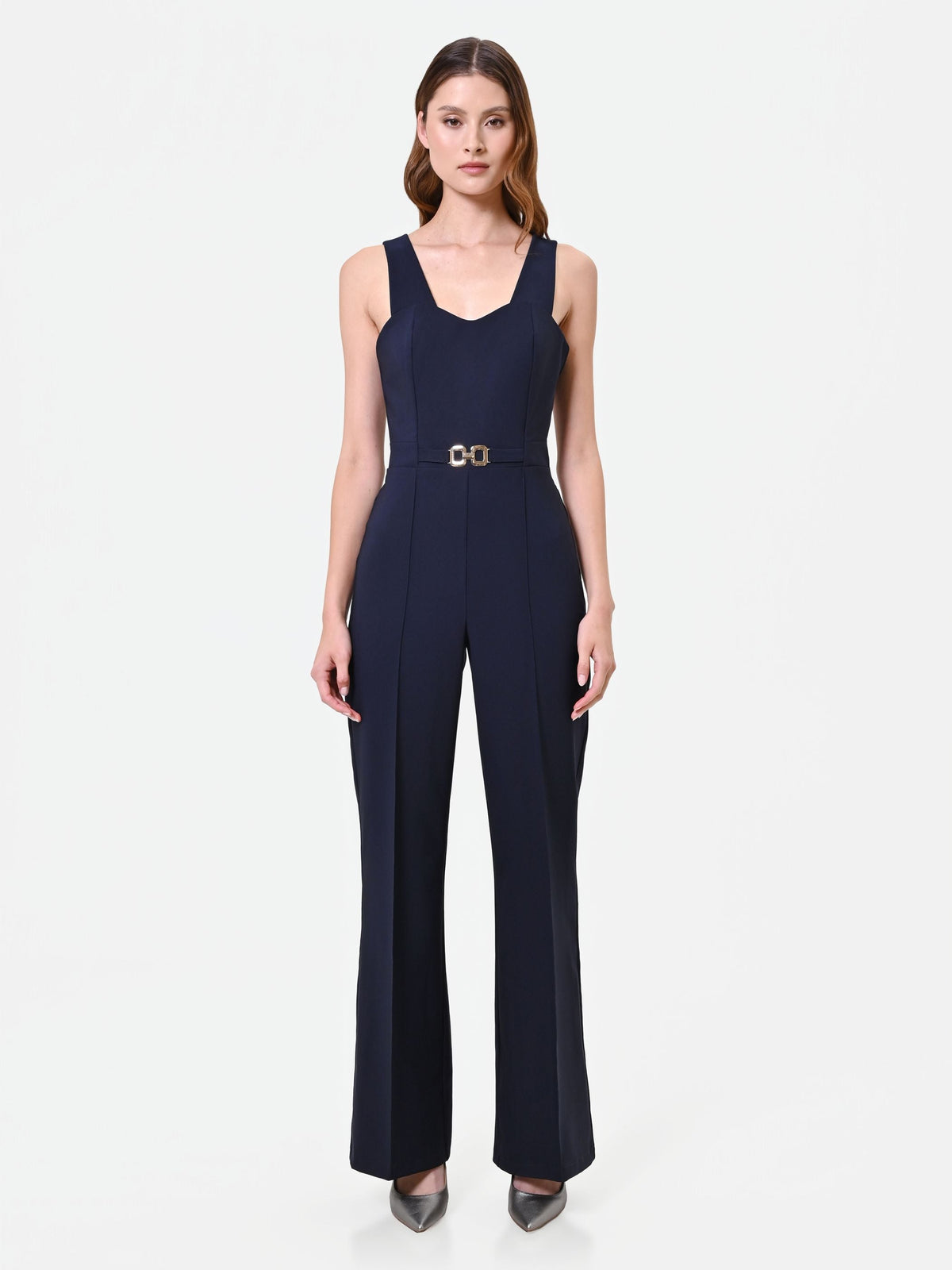 Mono elegante azul marino con pantalón ancho