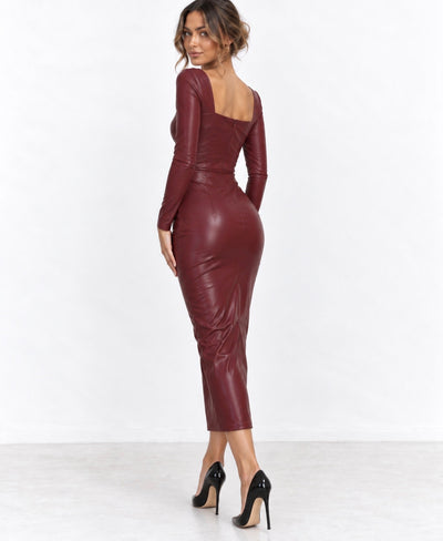 Vestido midi burdeos de manga larga y escote corazón