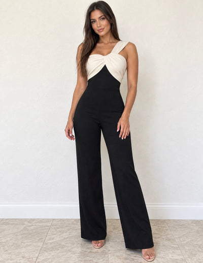 Mono negro y blanco asimétrico con pantalón ancho