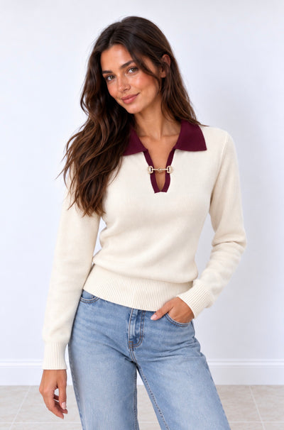 Jersey de punto crema con cuello polo burdeos