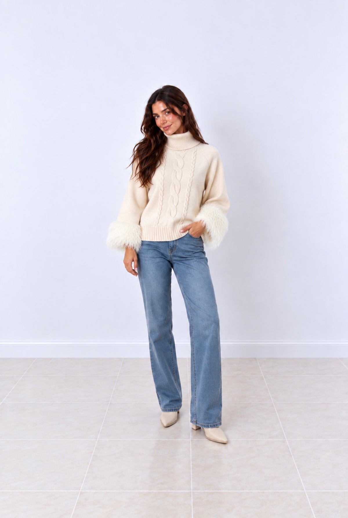 Jersey corto gris de punto trenzado con cuello redondo
