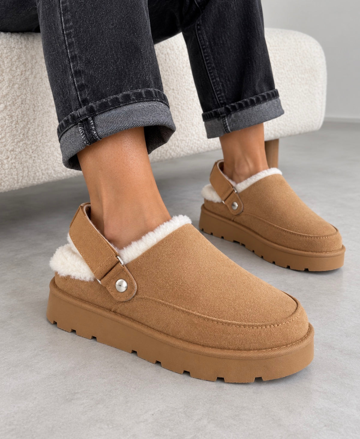 Zuecos Camel Efecto Ante con Borrego y Plataforma