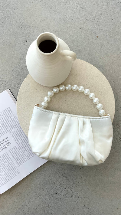 Bolso de Mano Marfil Fruncido con Asa de Perlas