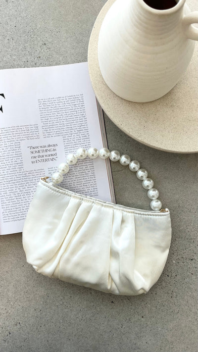 Bolso de Mano Marfil Fruncido con Asa de Perlas