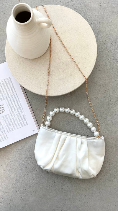 Bolso de Mano Marfil Fruncido con Asa de Perlas
