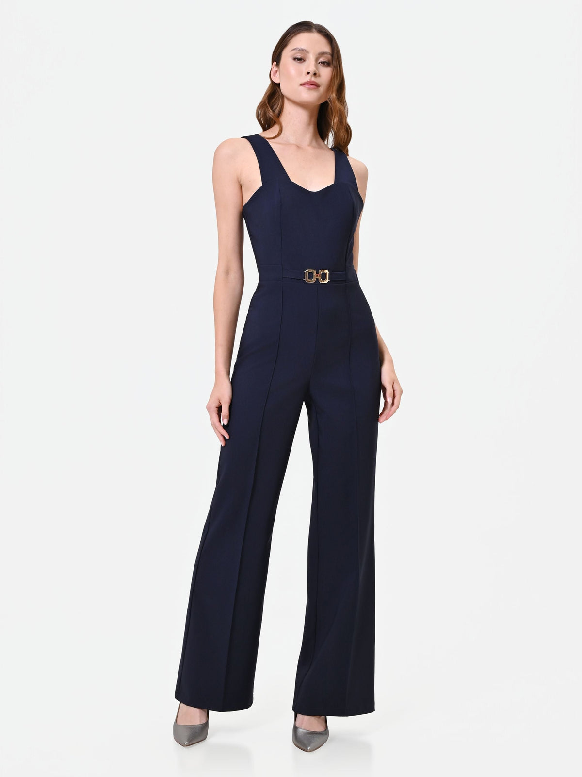 Mono elegante azul marino con pantalón ancho